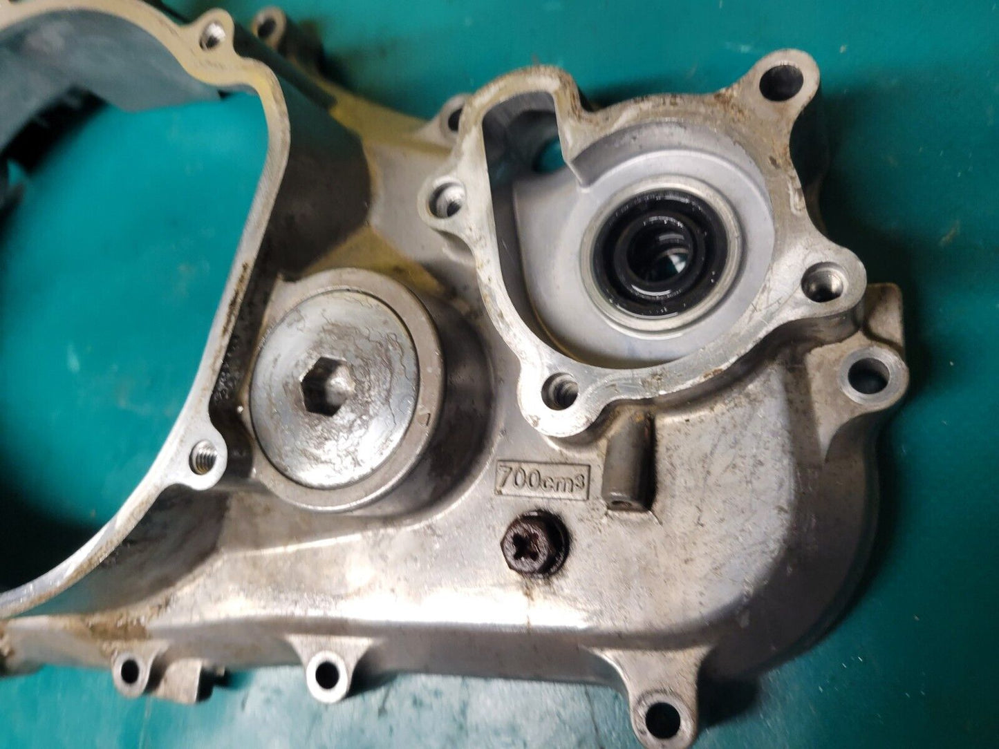 carter creux côté embrayage pompe à eau  Honda 250 CRF 2005 (#23558)