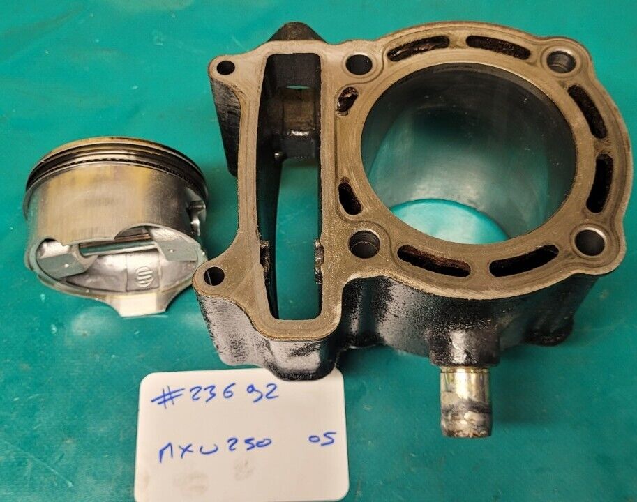 Cylindre Piston 1000 Km KYMCO 250 MXU 2005 (23692)