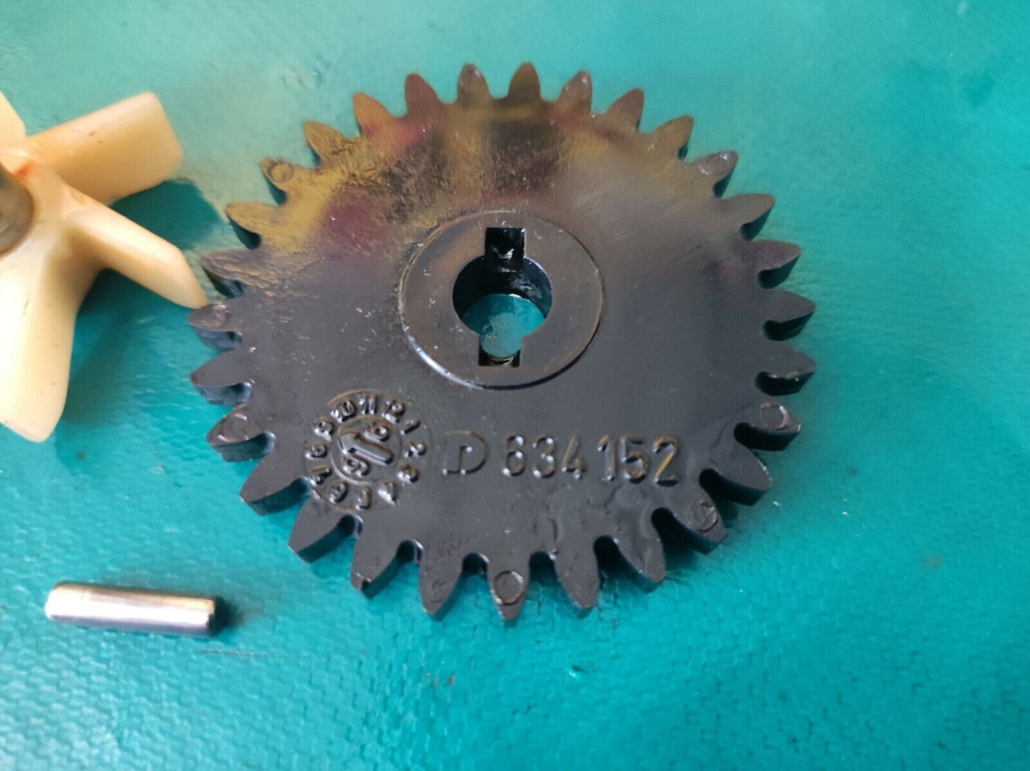 Pompe a eau avec son engrenage scorpa 280 easy 1998