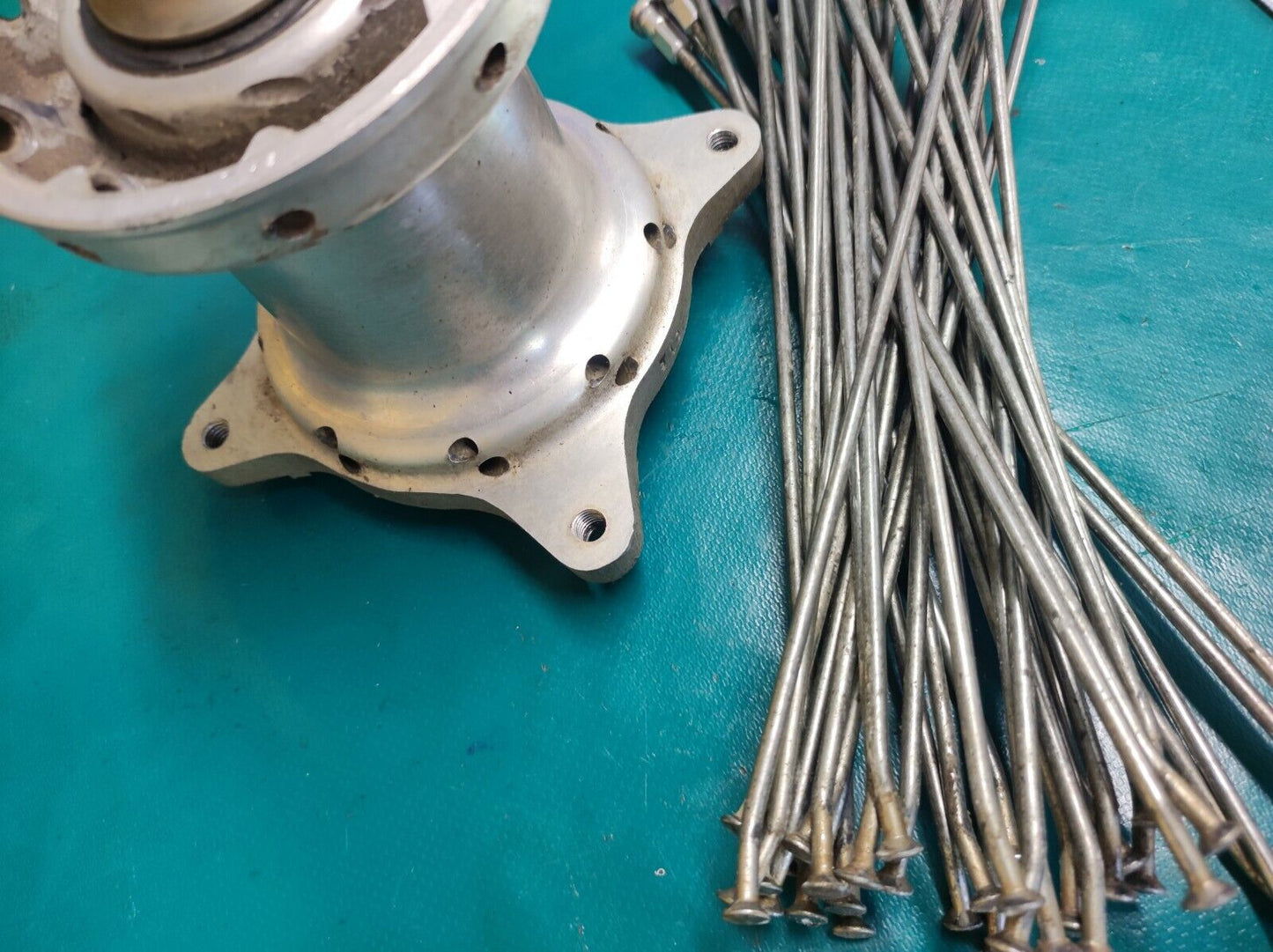 Moyeu de roue avant avec rayonnage BETA 350 RR 2011 4t