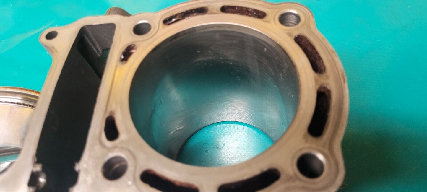 Cylindre Piston 1000 Km KYMCO 250 MXU 2005 (23692)