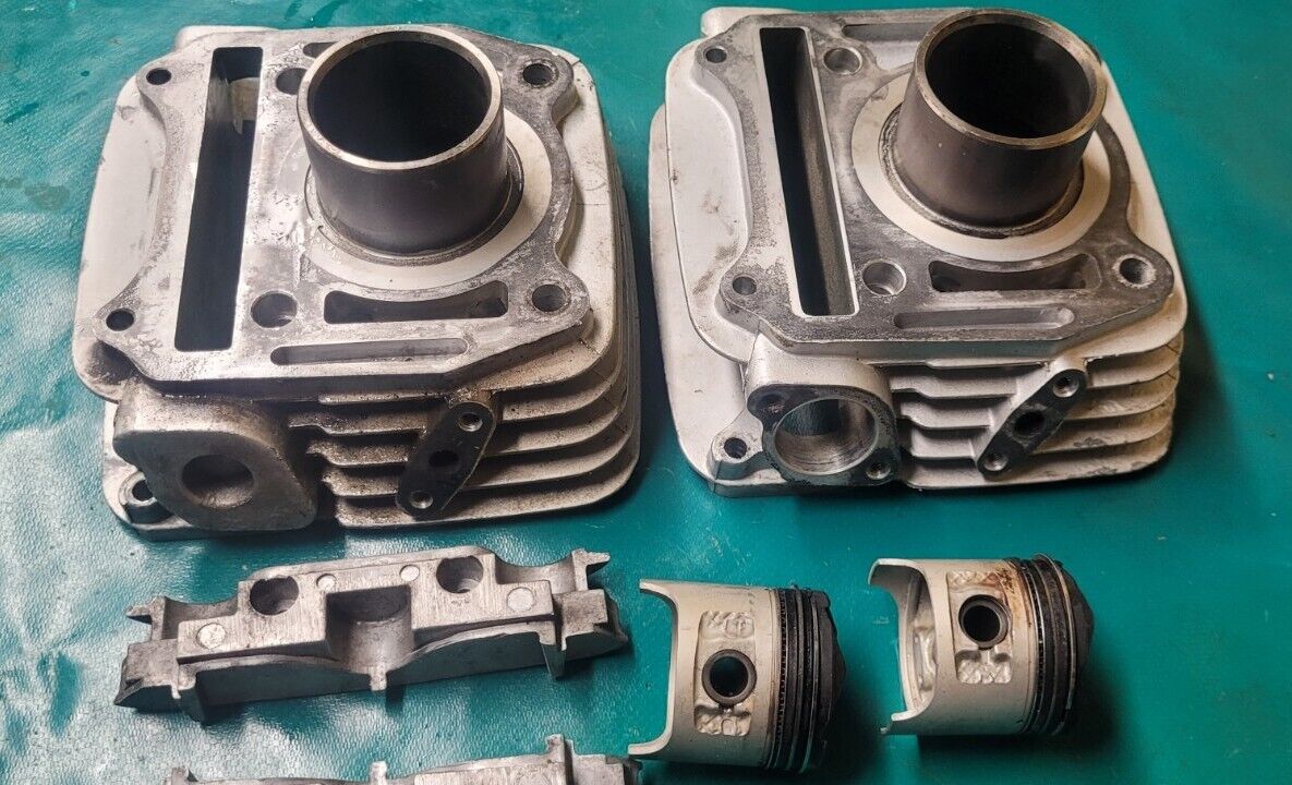 Cylindre Droite + Gauche Avec Pistons HYOSUNG GV 125 Aquila 06 (23776)