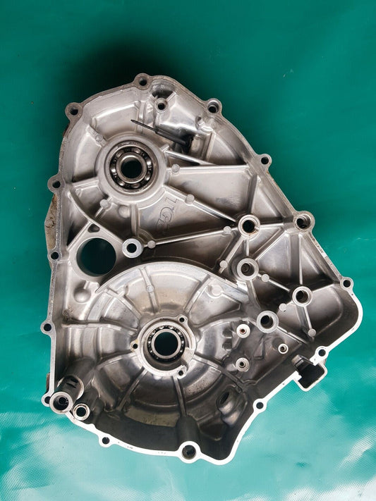 Demi carter côté allumage côté remplissage d'huile TGB 550SL 4X4  2009