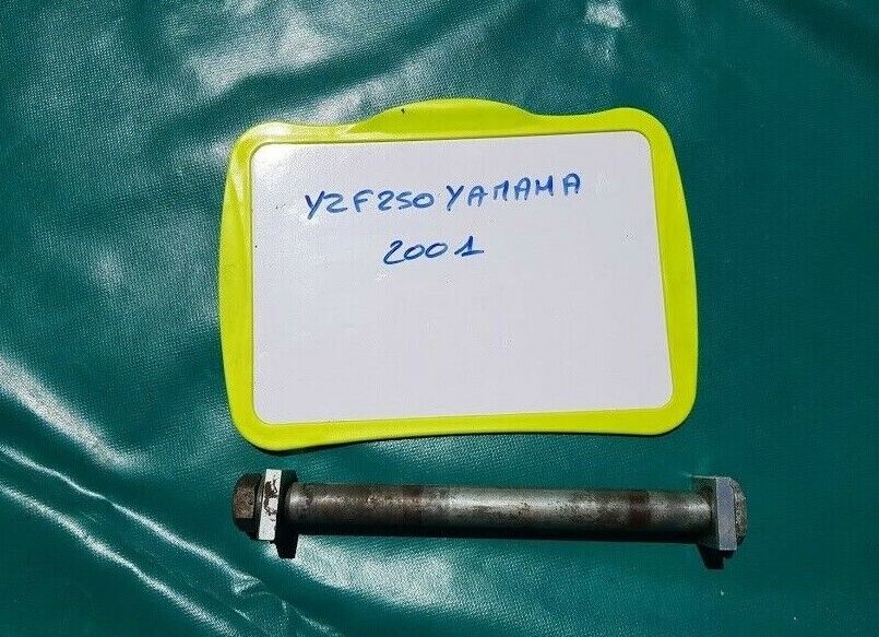 Axe de roue arrière YAMAHA 250 YZF de 2001