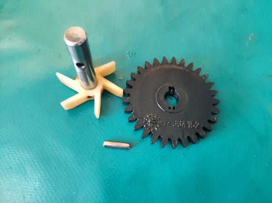 Pompe a eau avec son engrenage scorpa 280 easy 1998