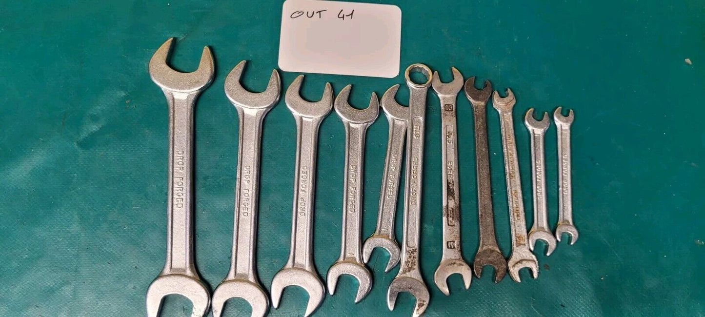 Jeu d'outils Divers Cles Plates Tournevis... ( Out41 )