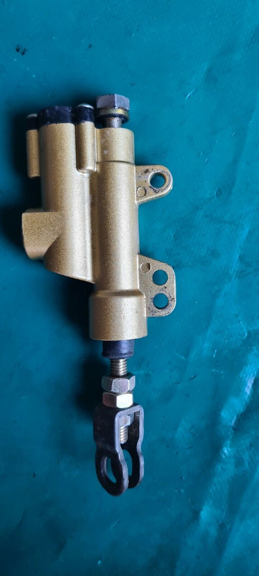 Maître cylindre de frein arriere attention piece adaptable 200 EC gasgas 1999