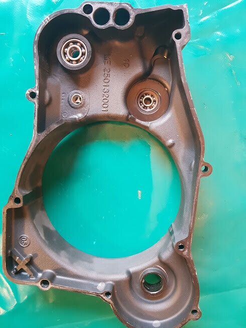 Carter côté kick embrayage pompe à eau ME2500132001 GAS GAS 300 EC de 2006