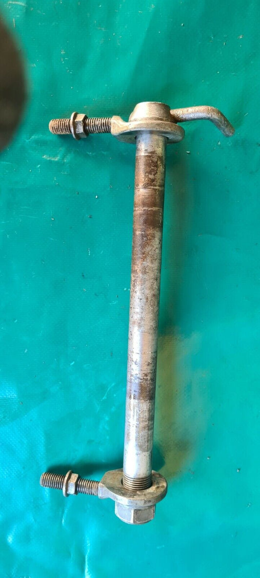 Axe de roue arrière 200 EC gasgas 1999