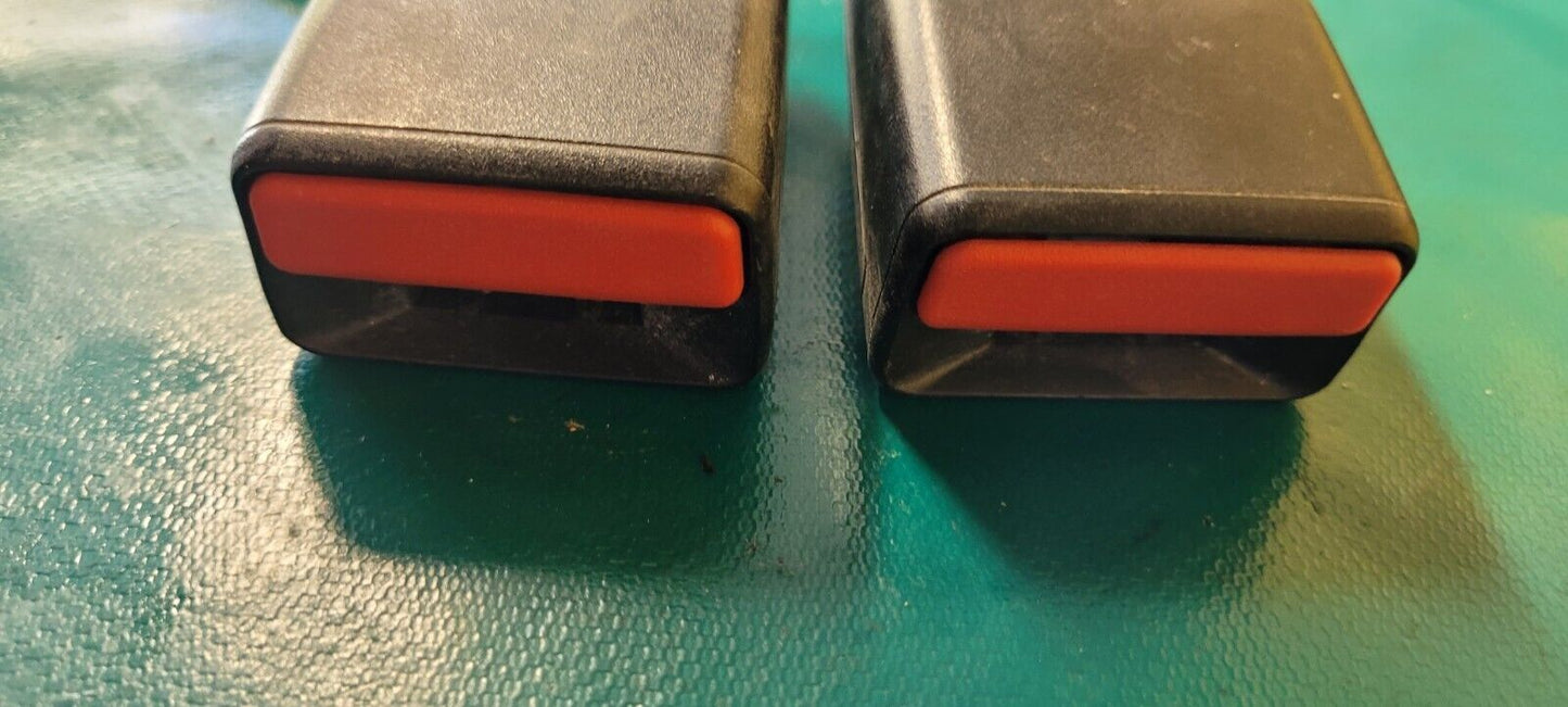 Renault clio 4 boutons de ceintures avant  voir ref  (Auto A)