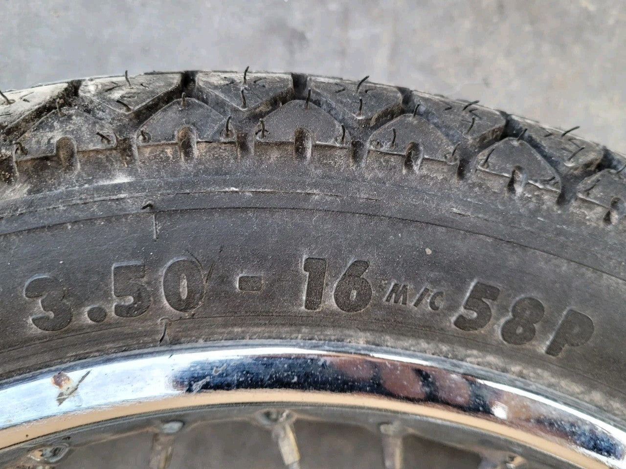 Roue Arrière Pneu Ok 16pouces  125 YAMAHA SR 10f 1997