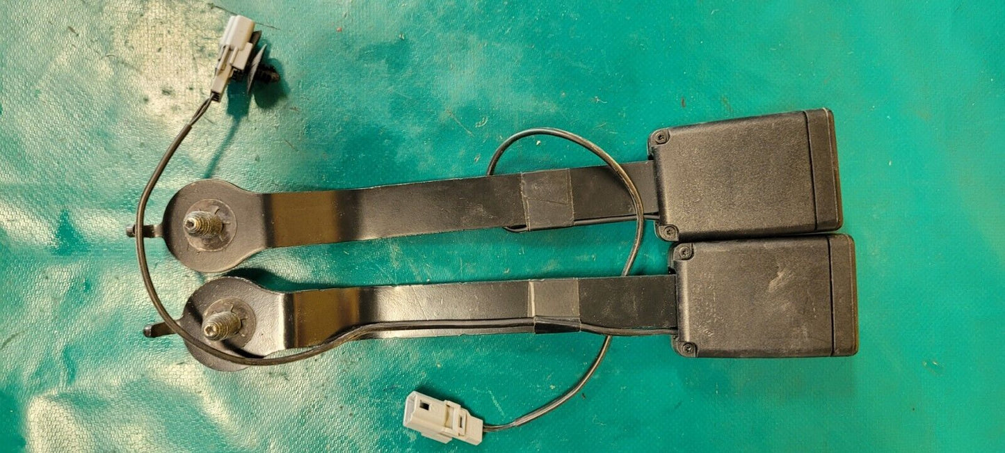 Renault clio 4 boutons de ceintures avant  voir ref  (Auto A)