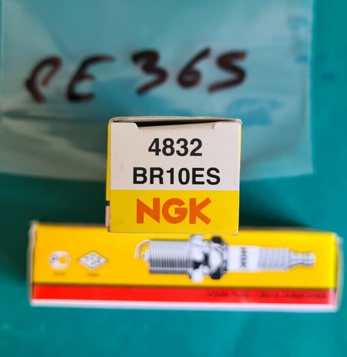 Lot de 2 bougies NGK br10es 4832 voir photo (PE365)