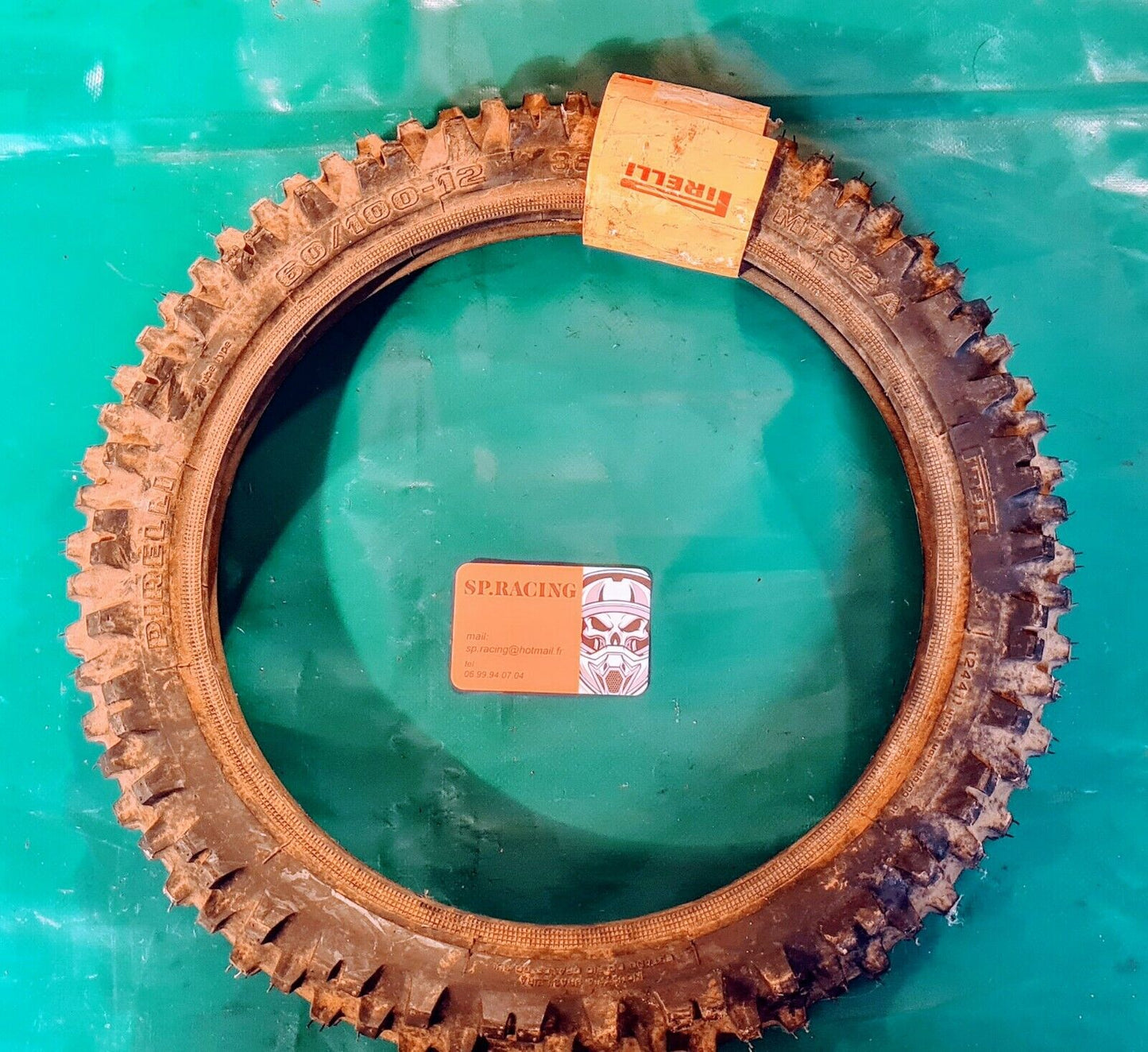  Pneu PIRELLI 60/100/ 12pouces voir photo (jo 1B)