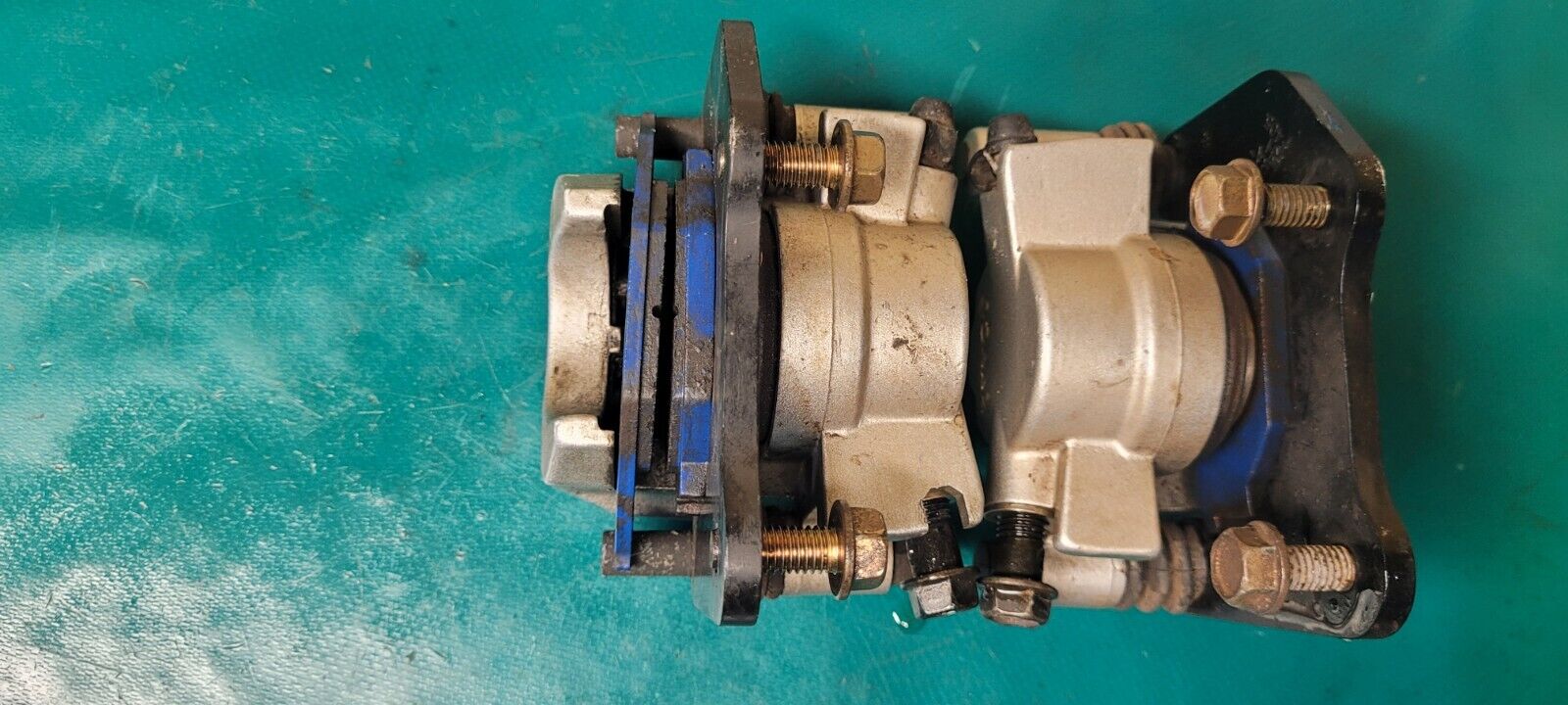 Paire D Etriers De Frein Avant  KYMCO 250 Kxr 05 (24112 )