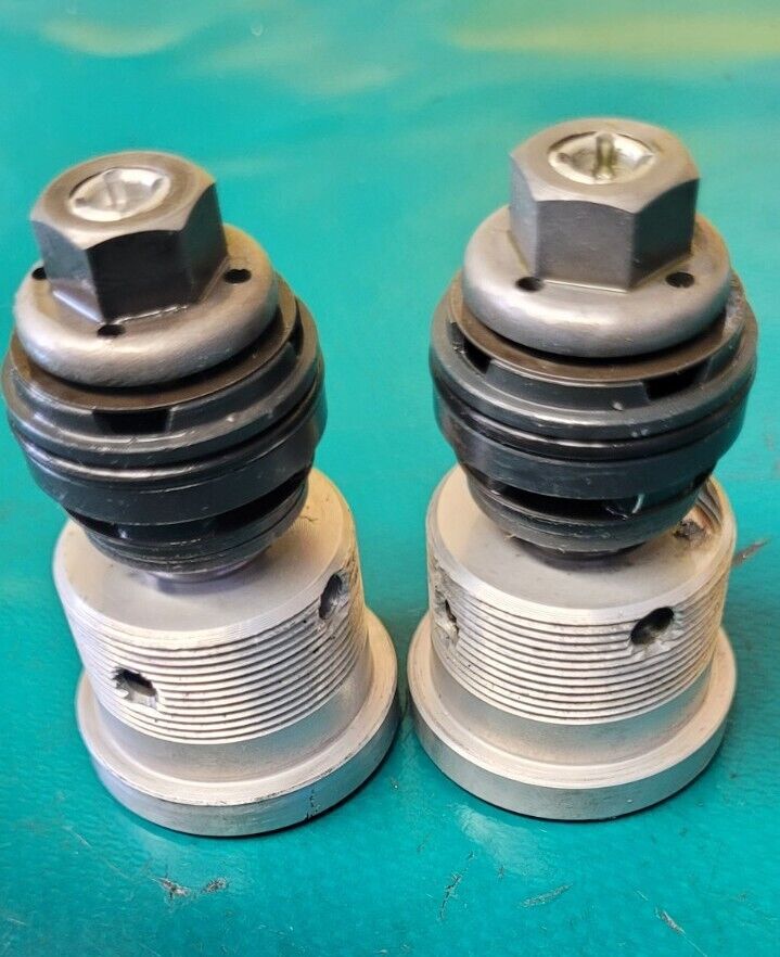 Bouchons  De Fourche Inferieur (Fourche Tube D41)  125 KX 1989 Kxfe (23889)