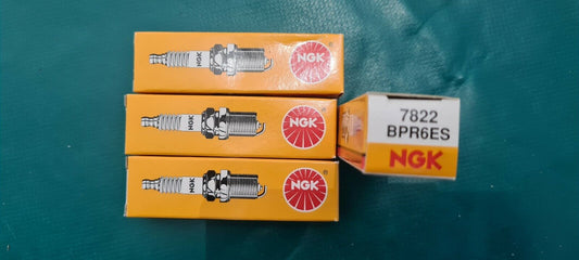 Lot de 4 bougies NGK bpr6es 7822 voir photo (PE333)