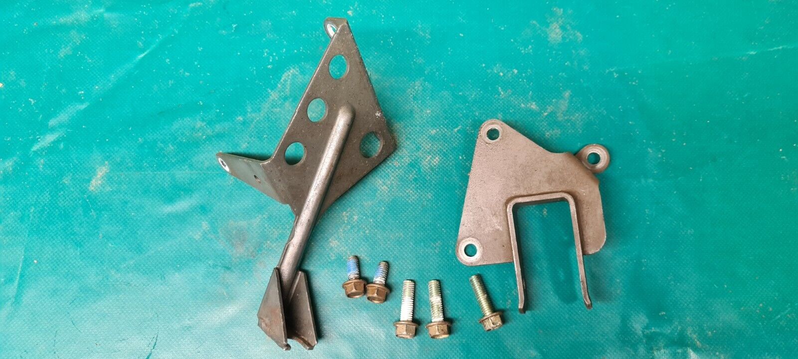 Pattes de maintien boîte de transfert Polaris 800 RZR 2009