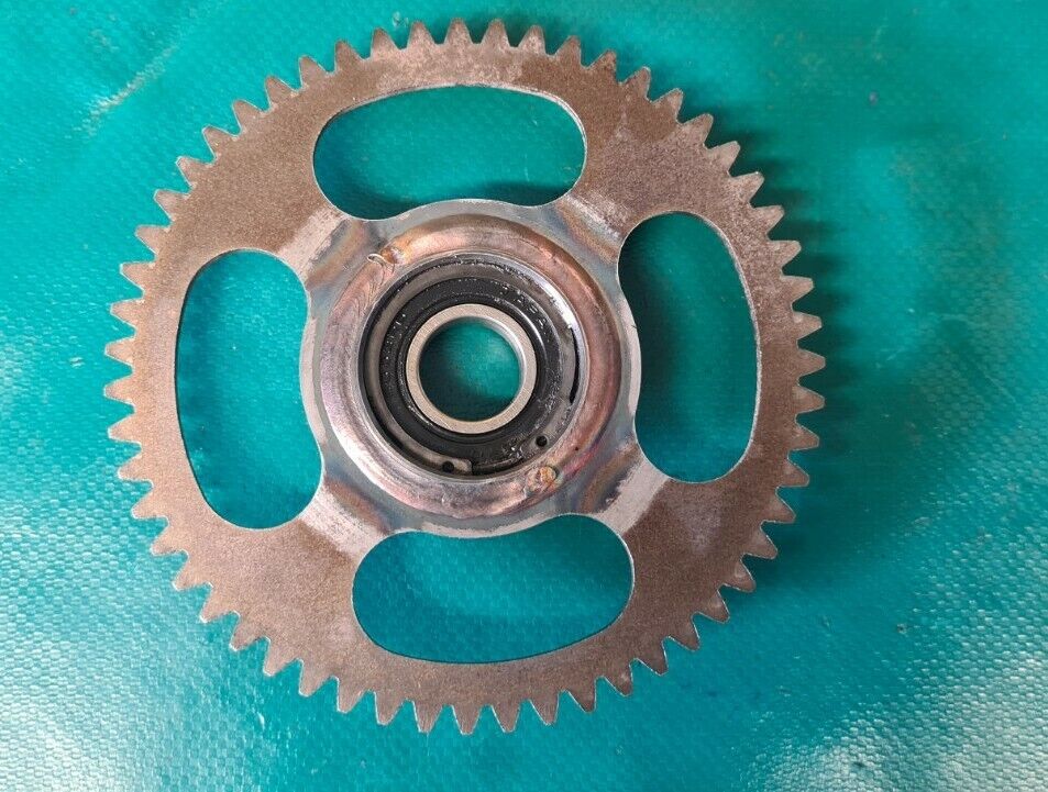 Volant moteur engrenage situé sur vilo côté démarreur Yamaha grizzly 125 2000
