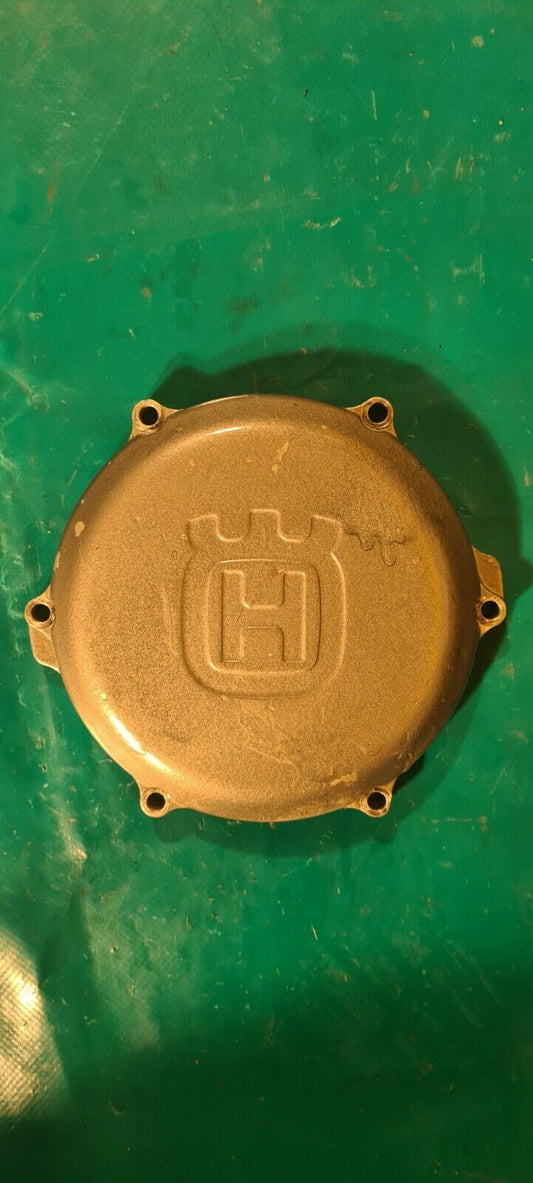 Carte l'extérieur côté embrayage HUSQVARNA 250TC 2010 (cross 4T)