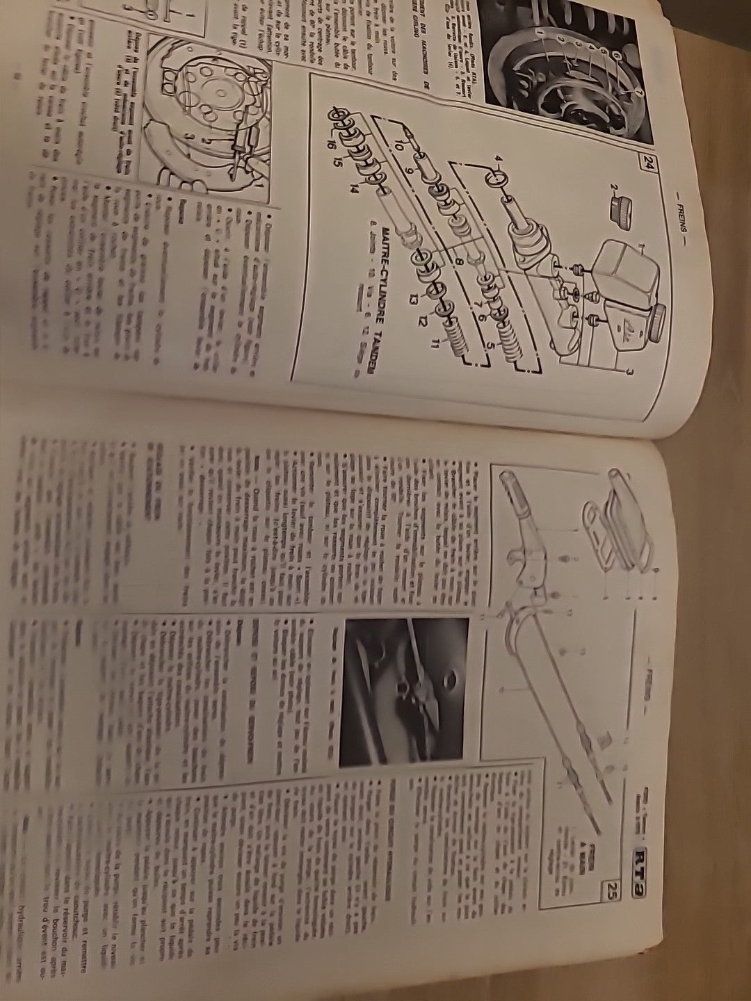 Revue Technique Auto Ford Taunus  RTA de 94 pages (Liv105)