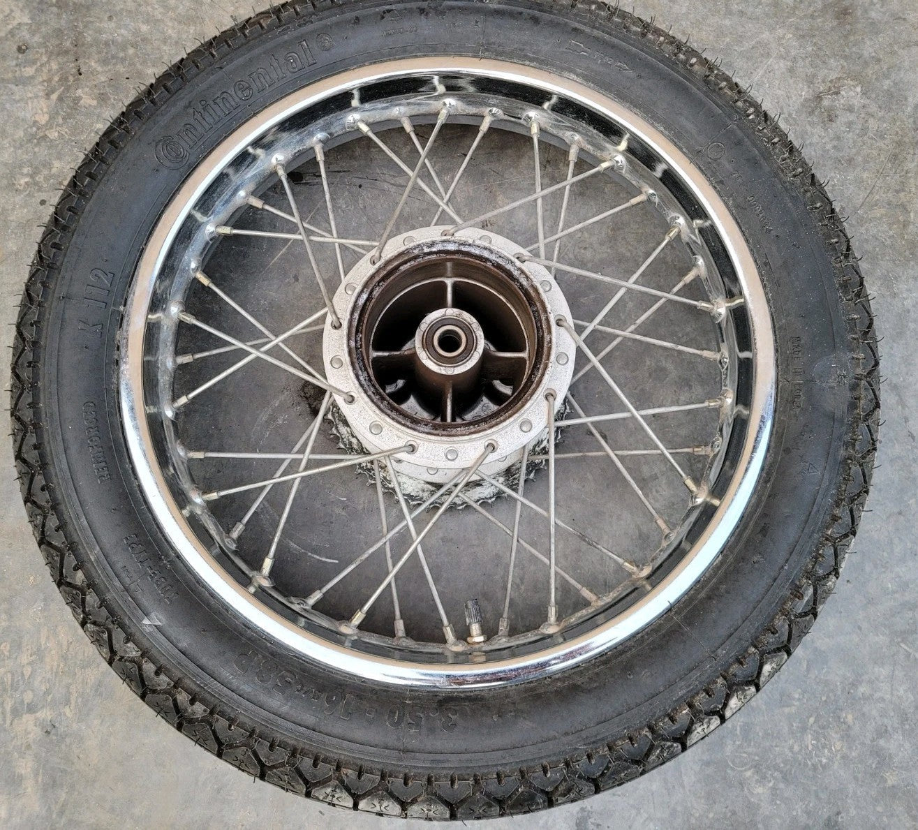 Roue Arrière Pneu Ok 16pouces  125 YAMAHA SR 10f 1997