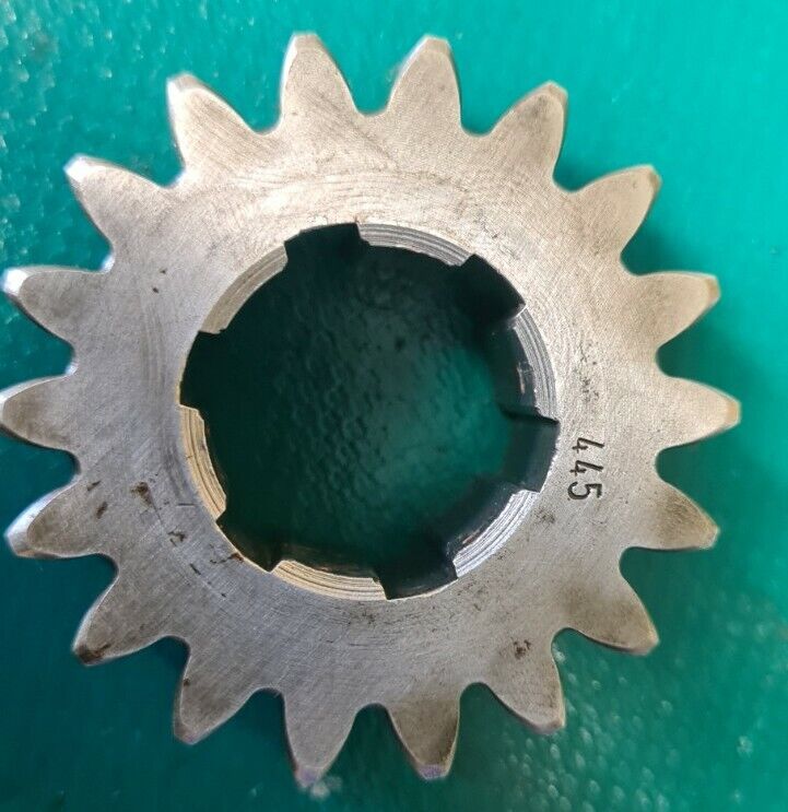 Pignon de boîte à vitesses 445 KTM 250 EGS 1996 556
