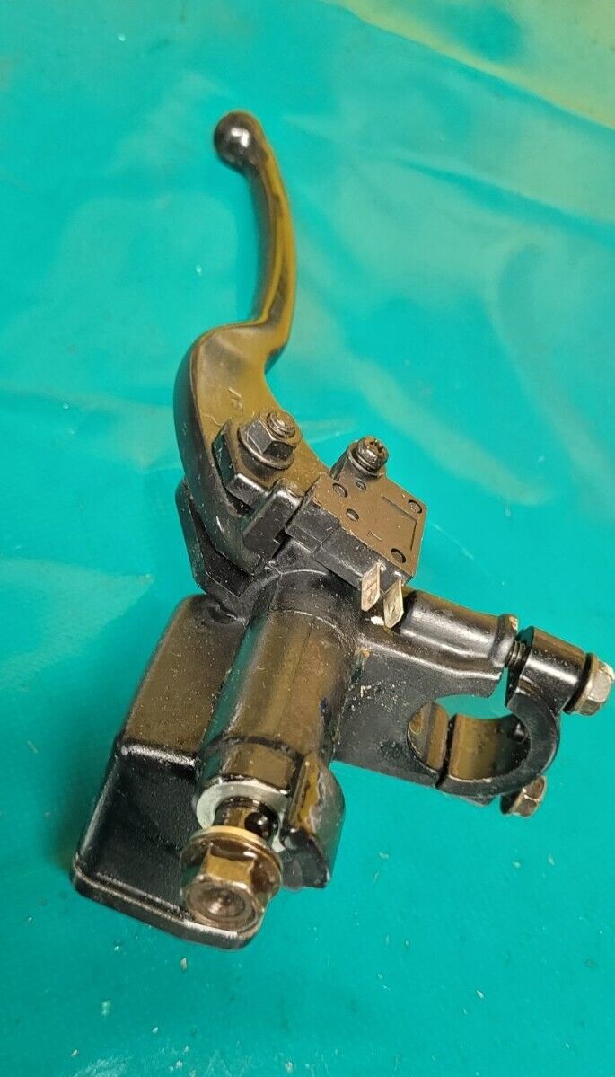 Maître Cylindre Levier De Frein Avant Gauche KYMCO 250 MXU 2005 (23747)