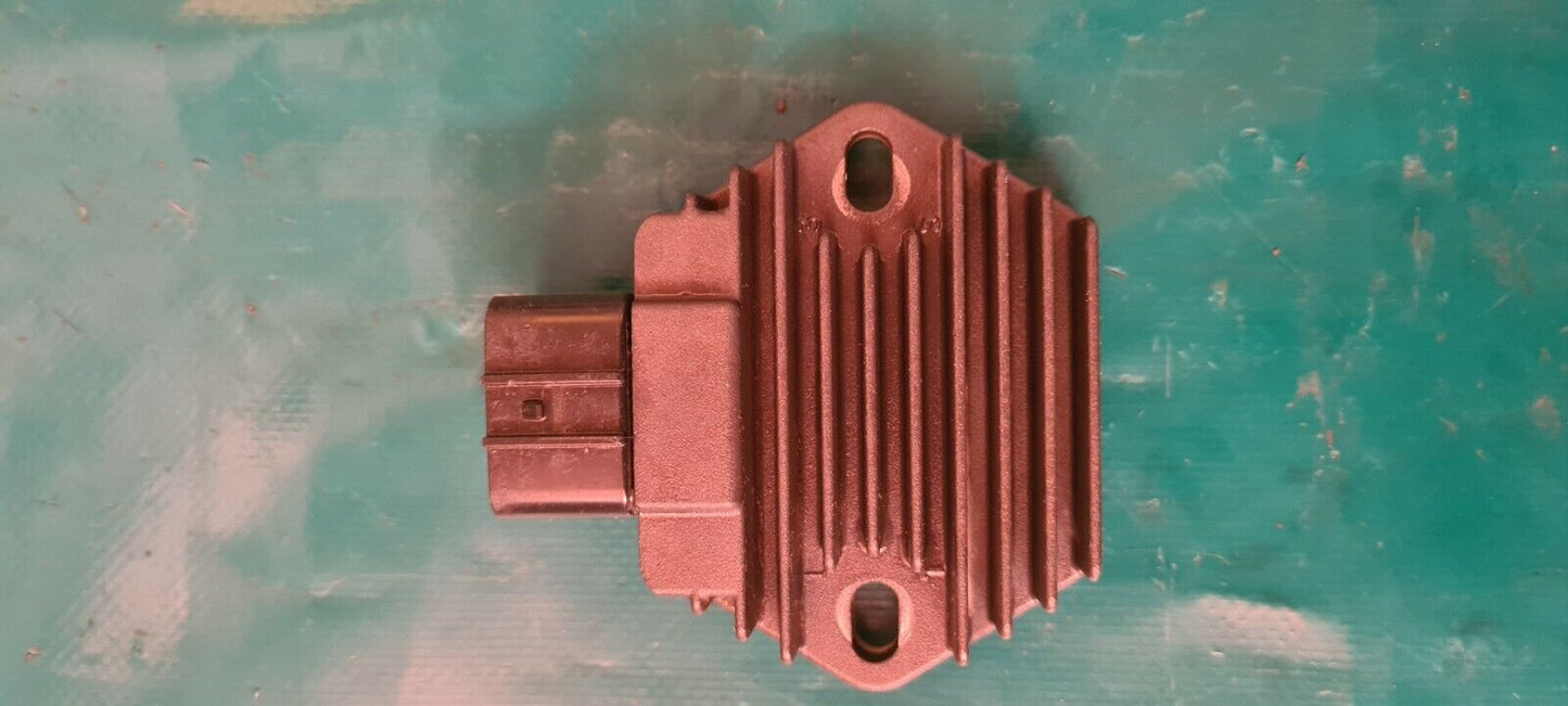 Régulateur de tension 250 TM fi mx 2011