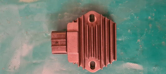 Régulateur de tension 250 TM fi mx 2011