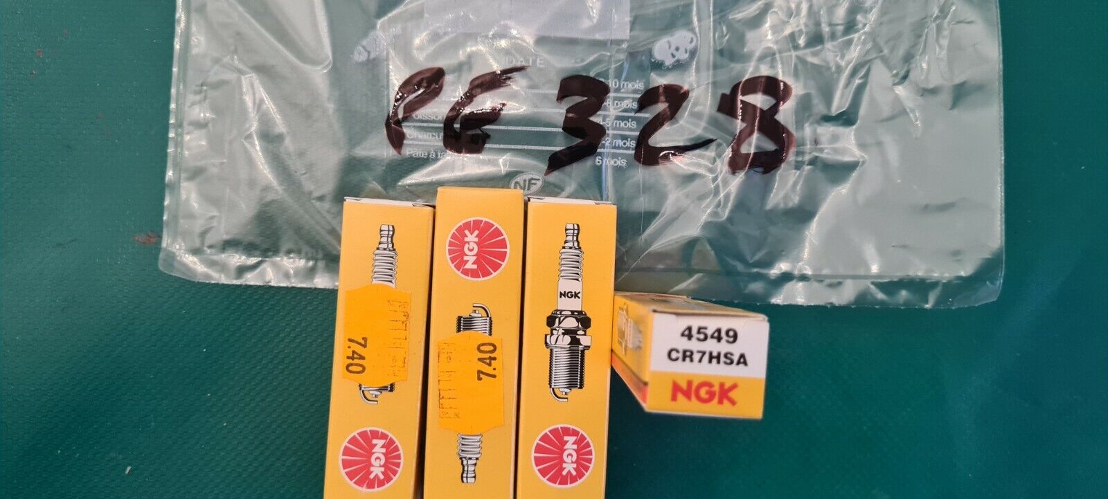 Lot de 4 bougies NGK cr7hsa 4549 voir photo (PE328)