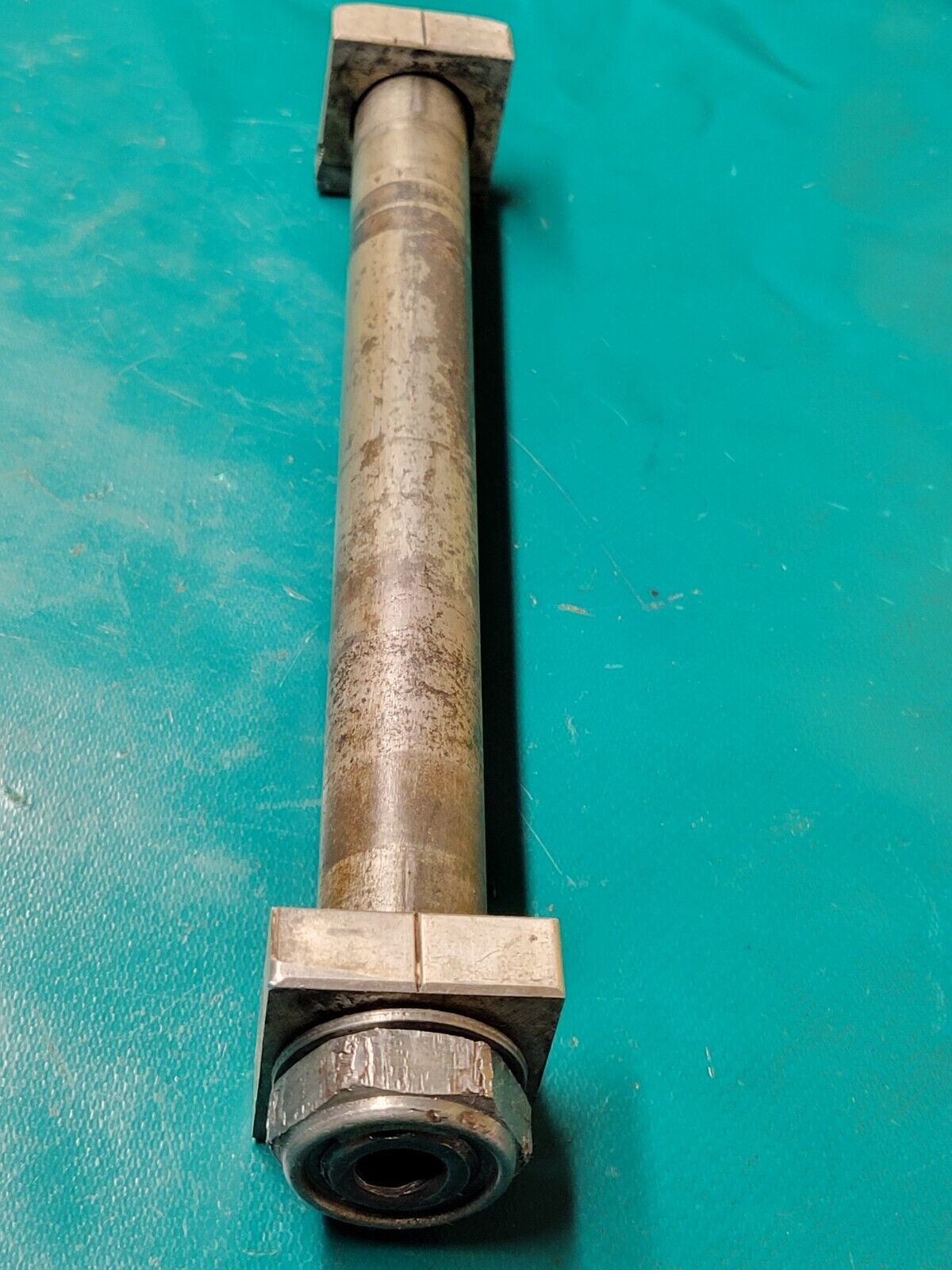 axe de roue arriere Honda 250 CRF 2005 (#23587)
