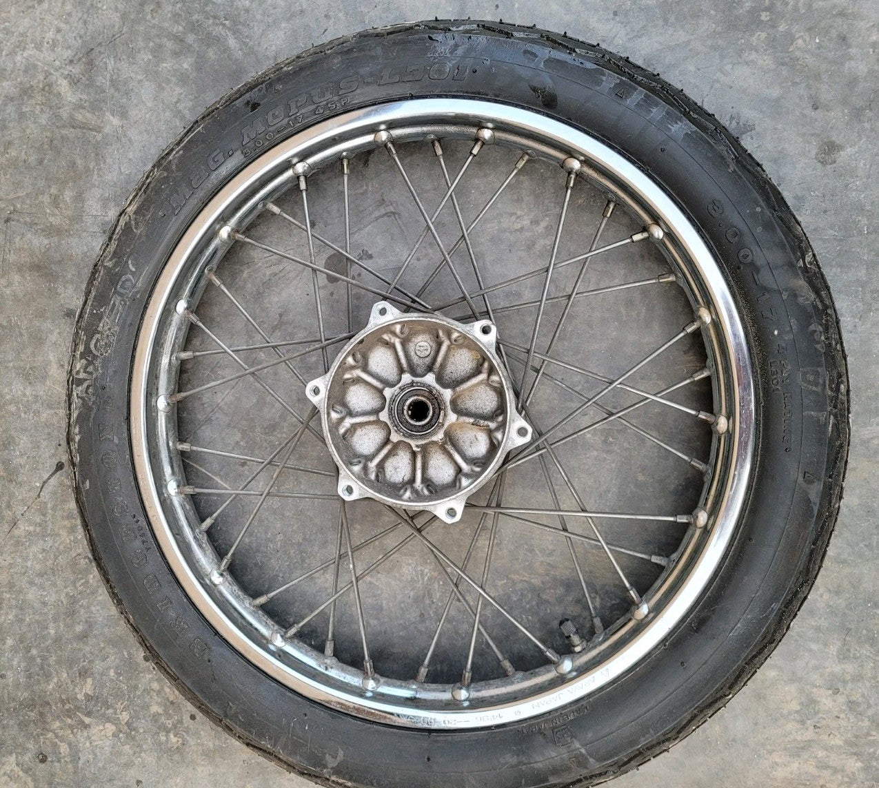 Roue Avant Pneu Ok 17pouces  125 YAMAHA SR 10f 1997