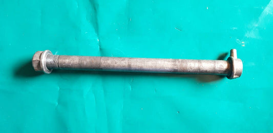 Axe de roue arrière avec écrou 125 Gas Gas MC 2002