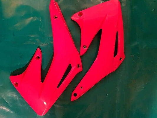 Ouïes caches plastiques rouges (la paire) HONDA 450 CRF HM de 2003