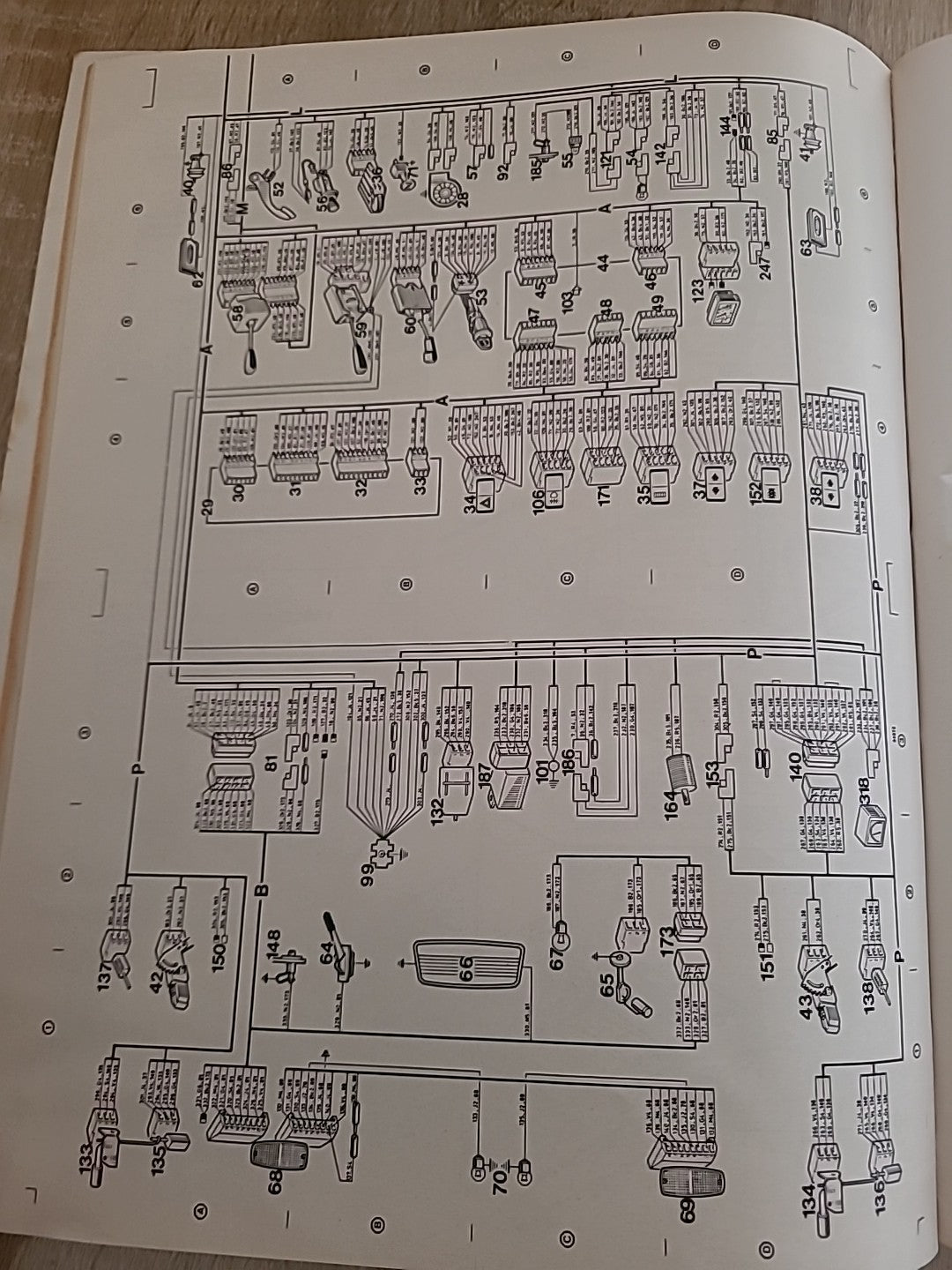 Revue Technique RENAULT 18 TURBO R1345  RTA de 90 pages (Liv42)