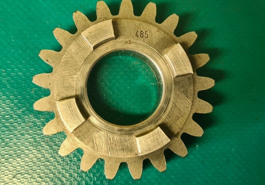 Pignon de boîte à vitesses 485 KTM 250 EGS 1996 556