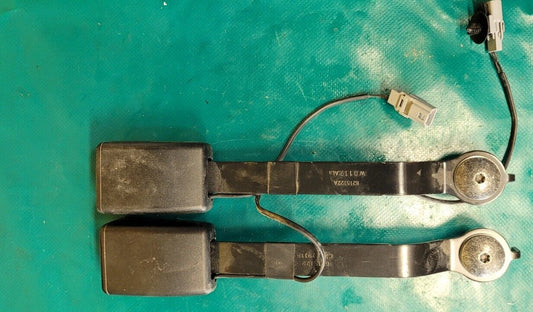 Renault clio 4 boutons de ceintures avant  voir ref  (Auto A)