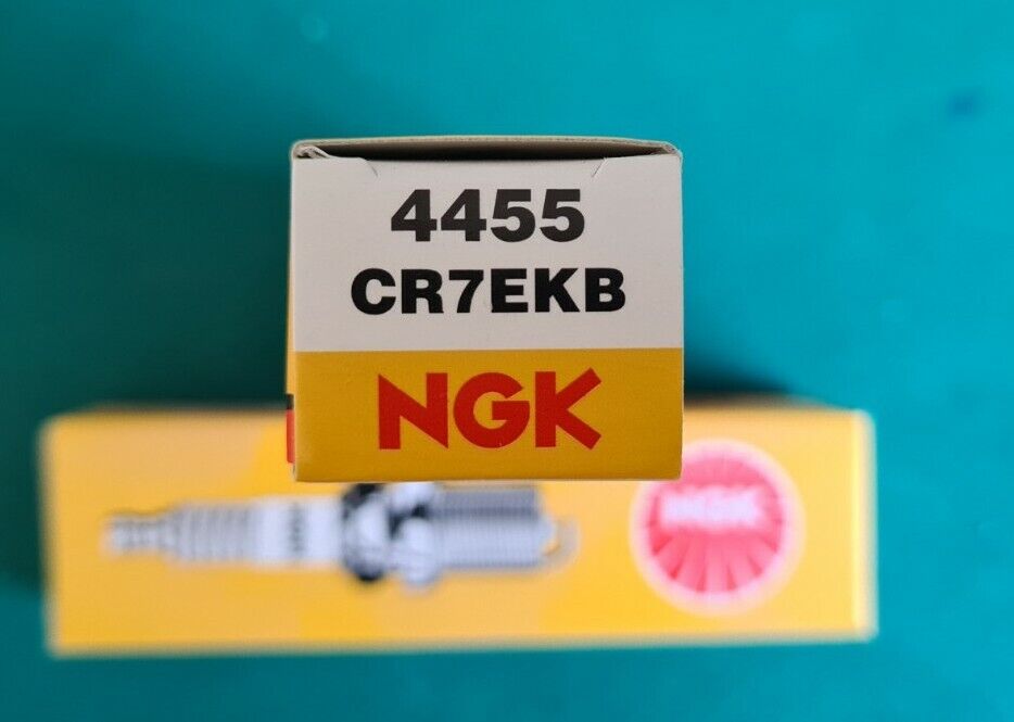 Lot de 2 bougies cr7ekb 4445 voir photo (PE343)