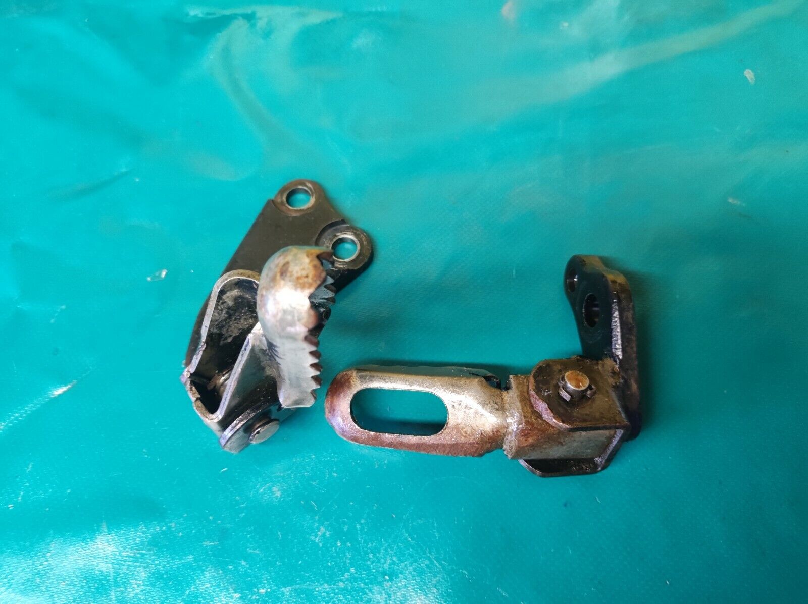 Paire de cales pieds conducteur YAMAHA 125 XT modele 12V 