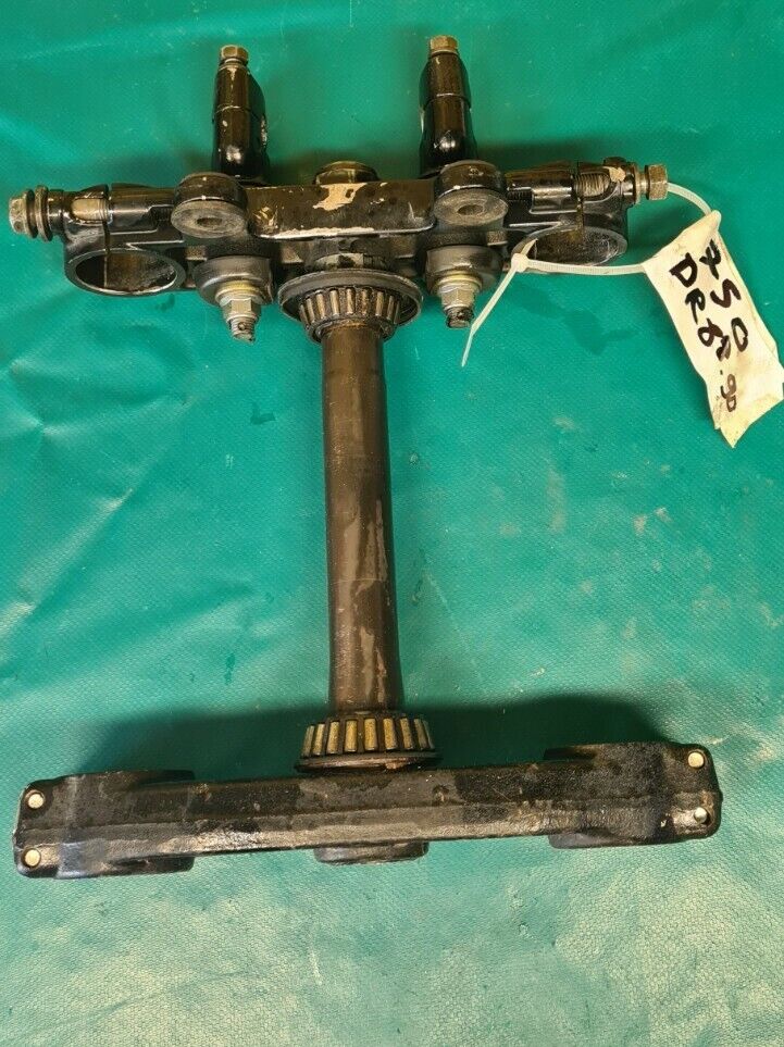 T de fourche 750 dr suzuki 88 90   (code pe)