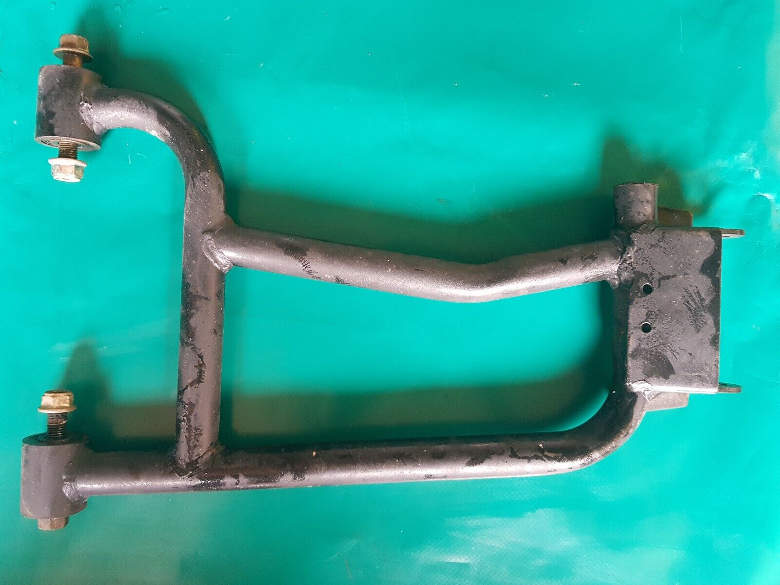 Triangle supérieur arrière droit TGB 550SL 4X4  2009
