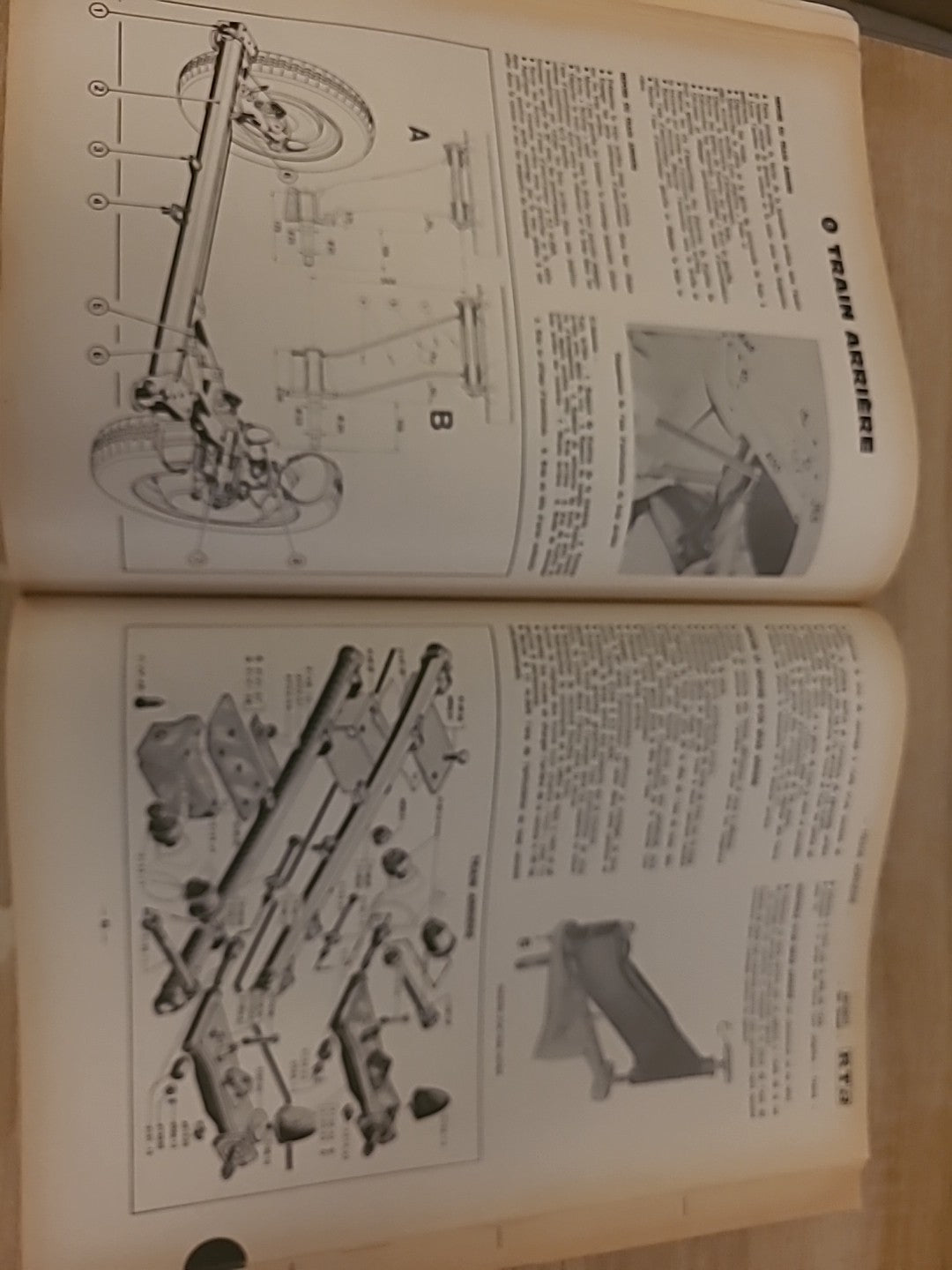Revue Technique Auto Peugeot 204 Diesel RTA de 102 pages (Liv97)