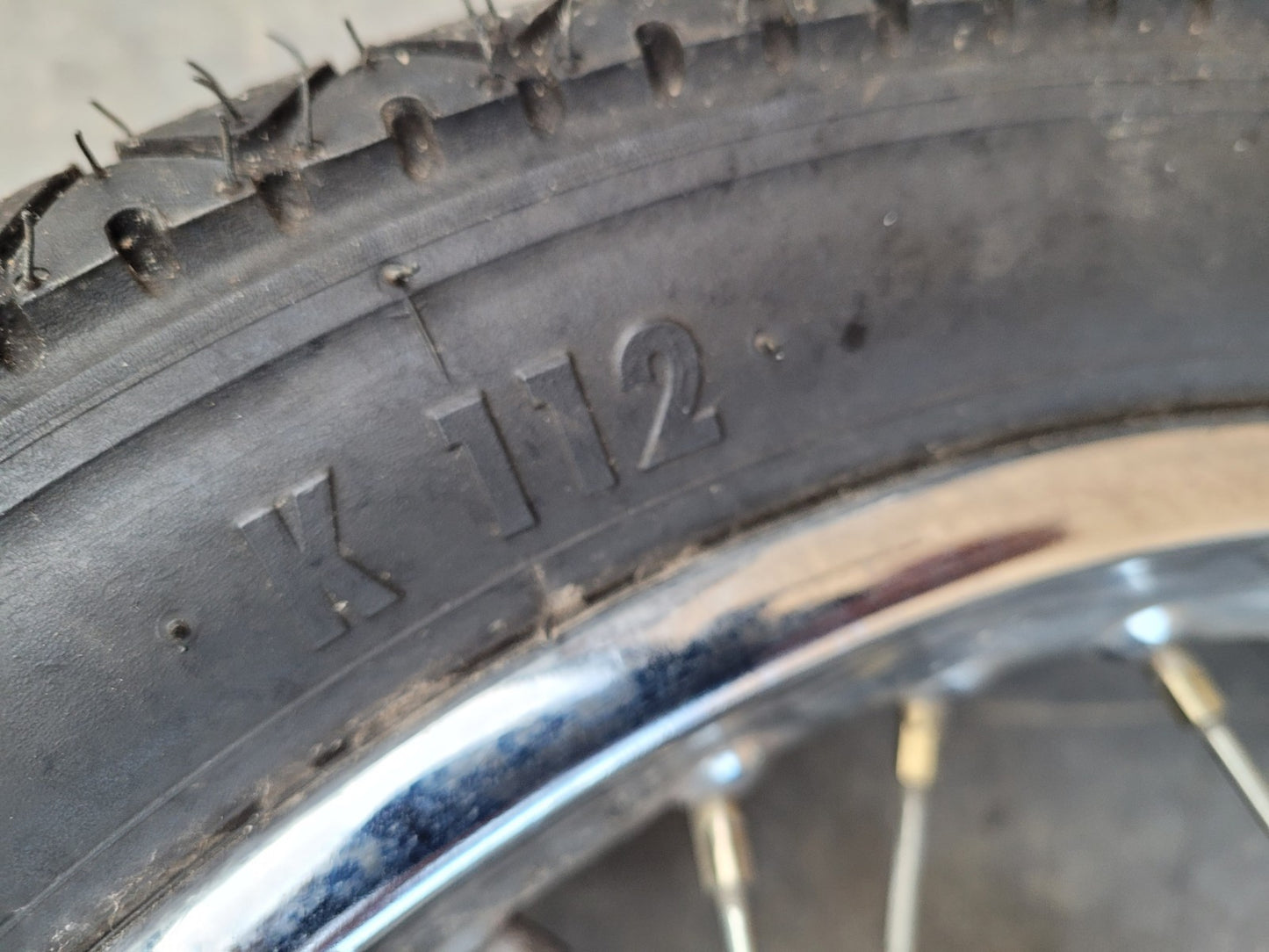 Roue Arrière Pneu Ok 16pouces  125 YAMAHA SR 10f 1997