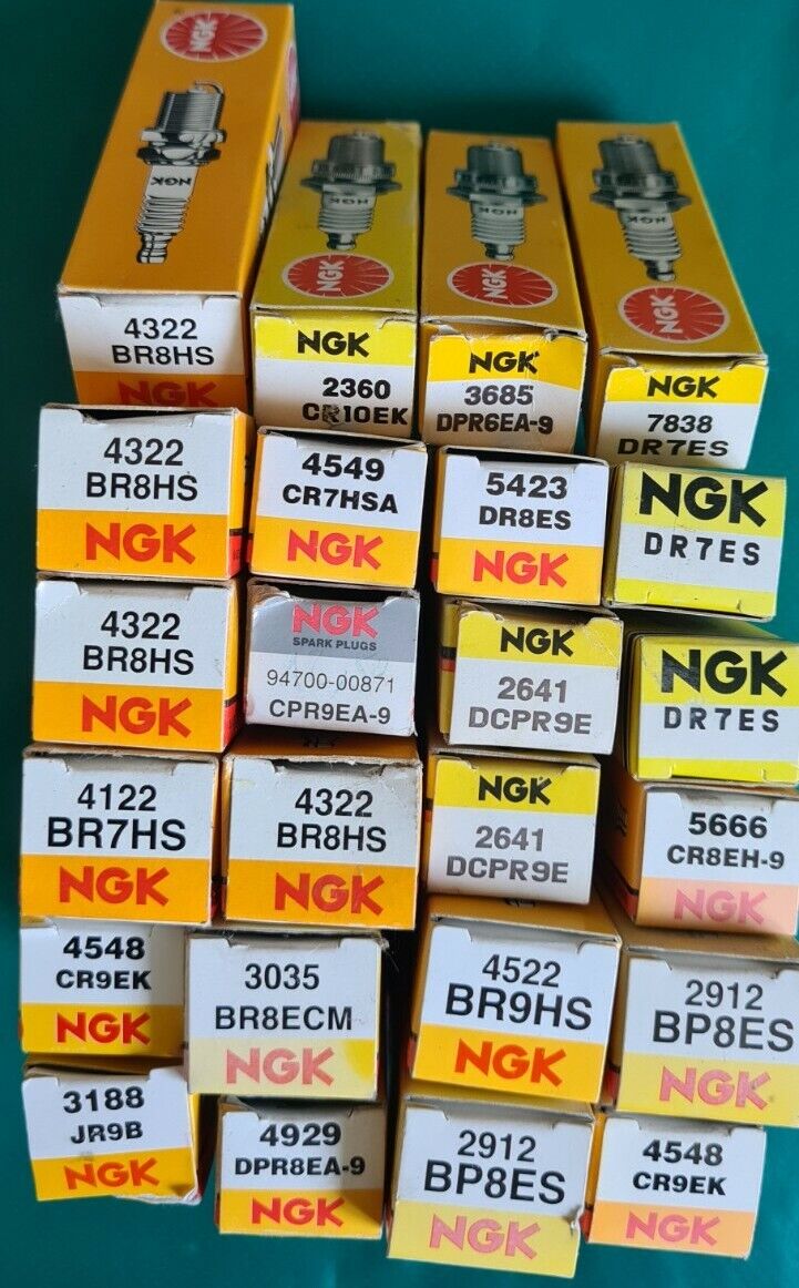 Lot de plus de 20 bougies NGK voir photo (PE373)