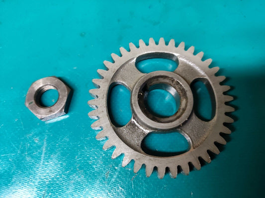 Engrenage sur balancier de vilo YAMAHA 125 XT modele 12V 