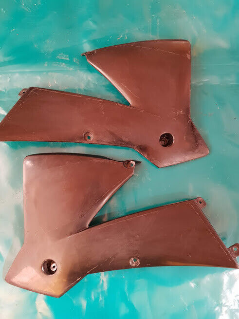 Ouies caches plastiques noirs (la paire) KTM SX de 2001