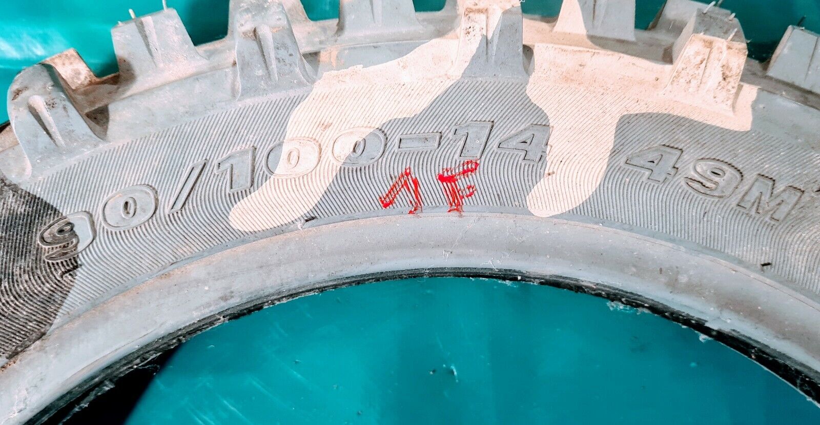  Pneu innova 90/100/ 14pouces couleur Cam voir photo (jo 1F)