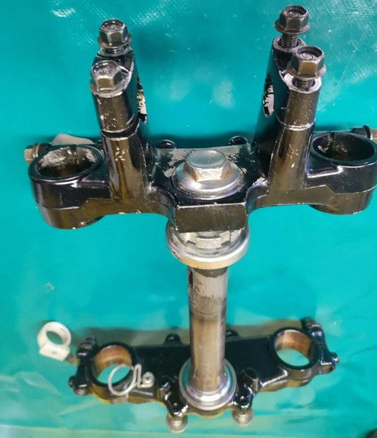 T de fourche YAMAHA 125 XT modele 12V 
