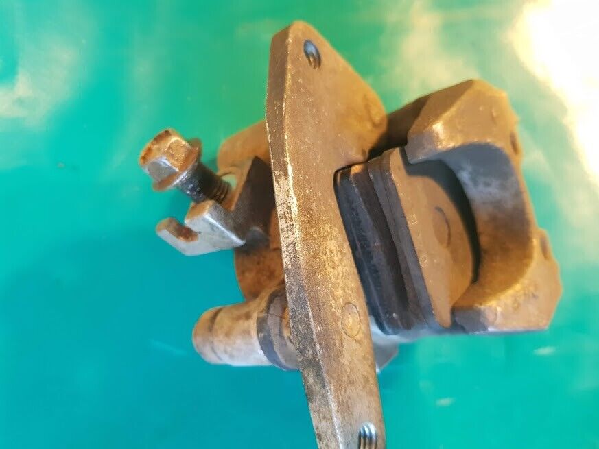 Etrier avant gauche + plaquettes YAMAHA KODIAK 400 de 2001